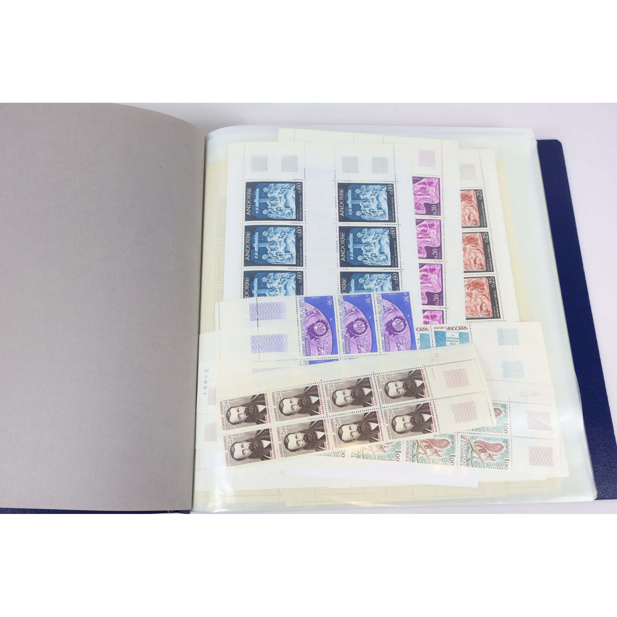 LOT/STOCK IMPORTANT FEUILLES ANDORRE, TIMBRES NEUFS** VALEUR FACIALE 7640 FRANCS
