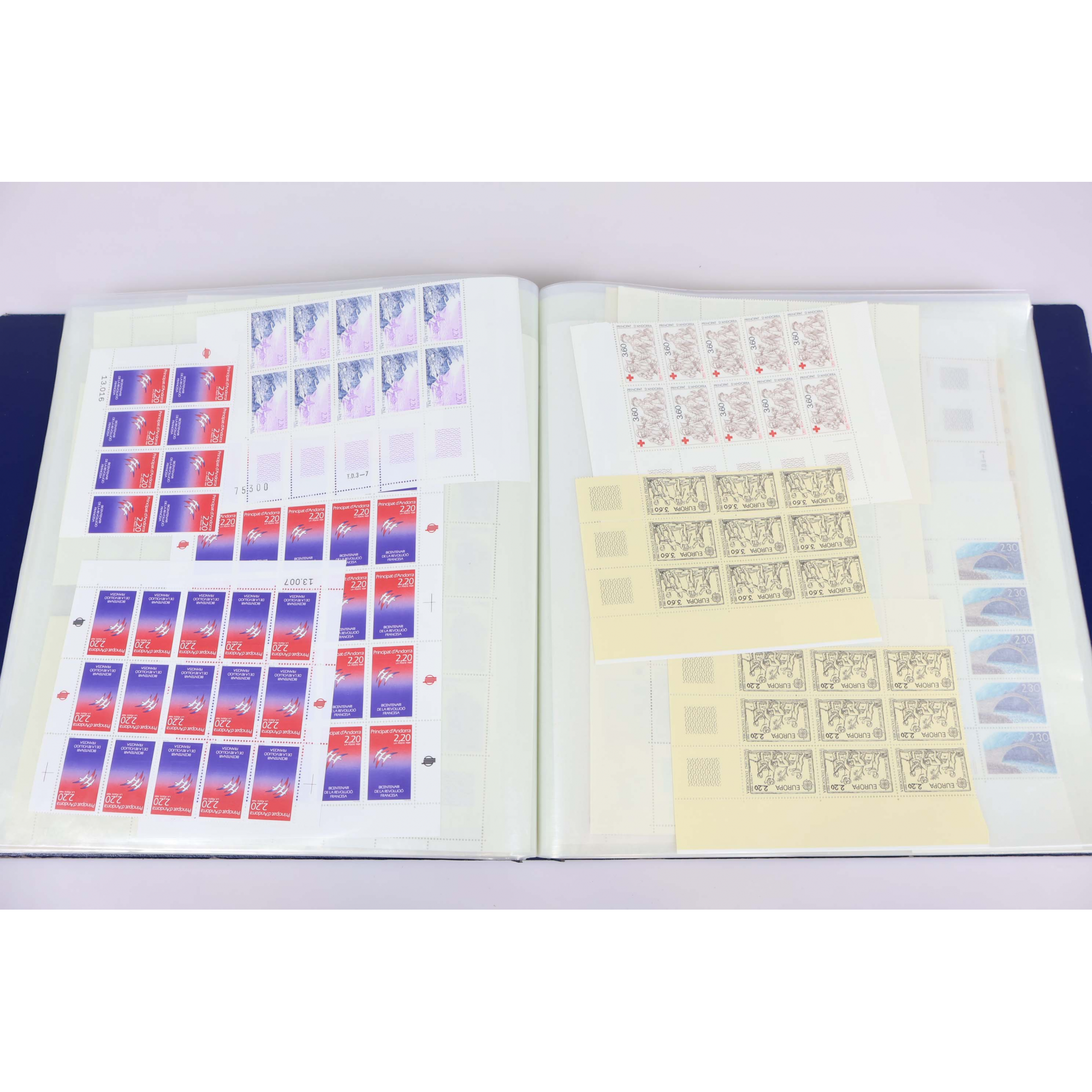 LOT/STOCK IMPORTANT FEUILLES ANDORRE, TIMBRES NEUFS** VALEUR FACIALE 7640 FRANCS