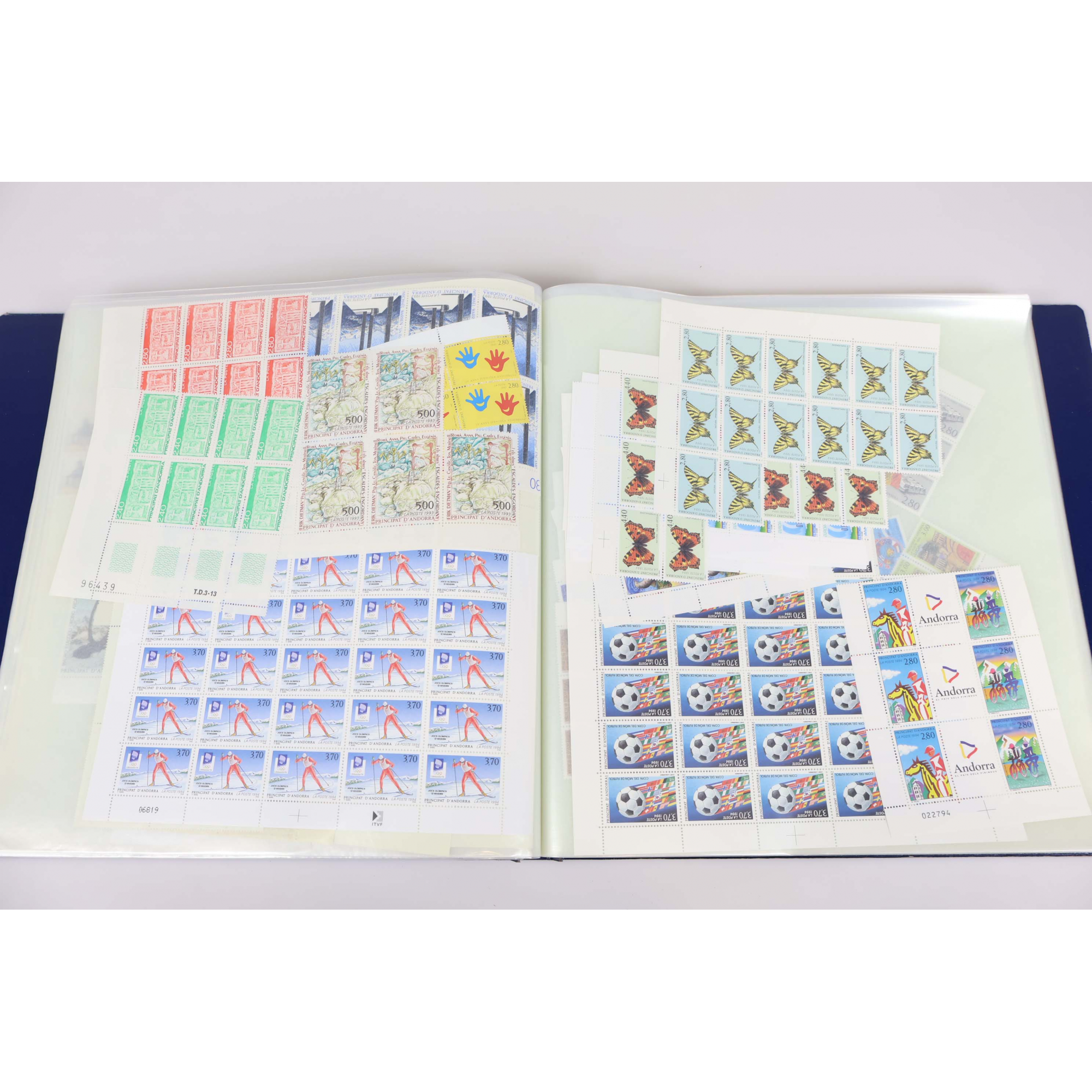 LOT/STOCK IMPORTANT FEUILLES ANDORRE, TIMBRES NEUFS** VALEUR FACIALE 7640 FRANCS