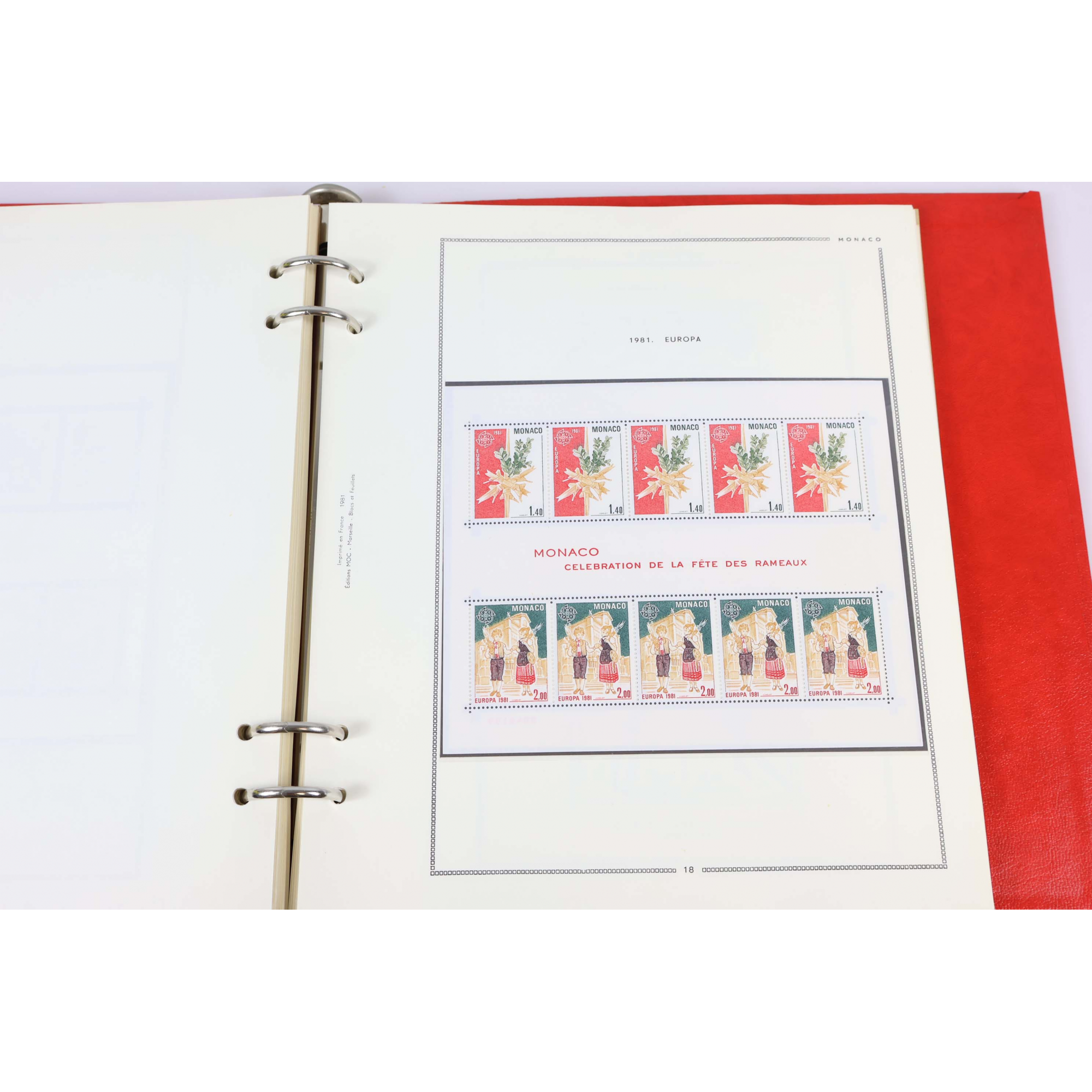 COLLECTION DE MONACO ENTRE 1933 ET 1988 TIMBRES ET BLOCS NEUFS**, ALBUM MOC
