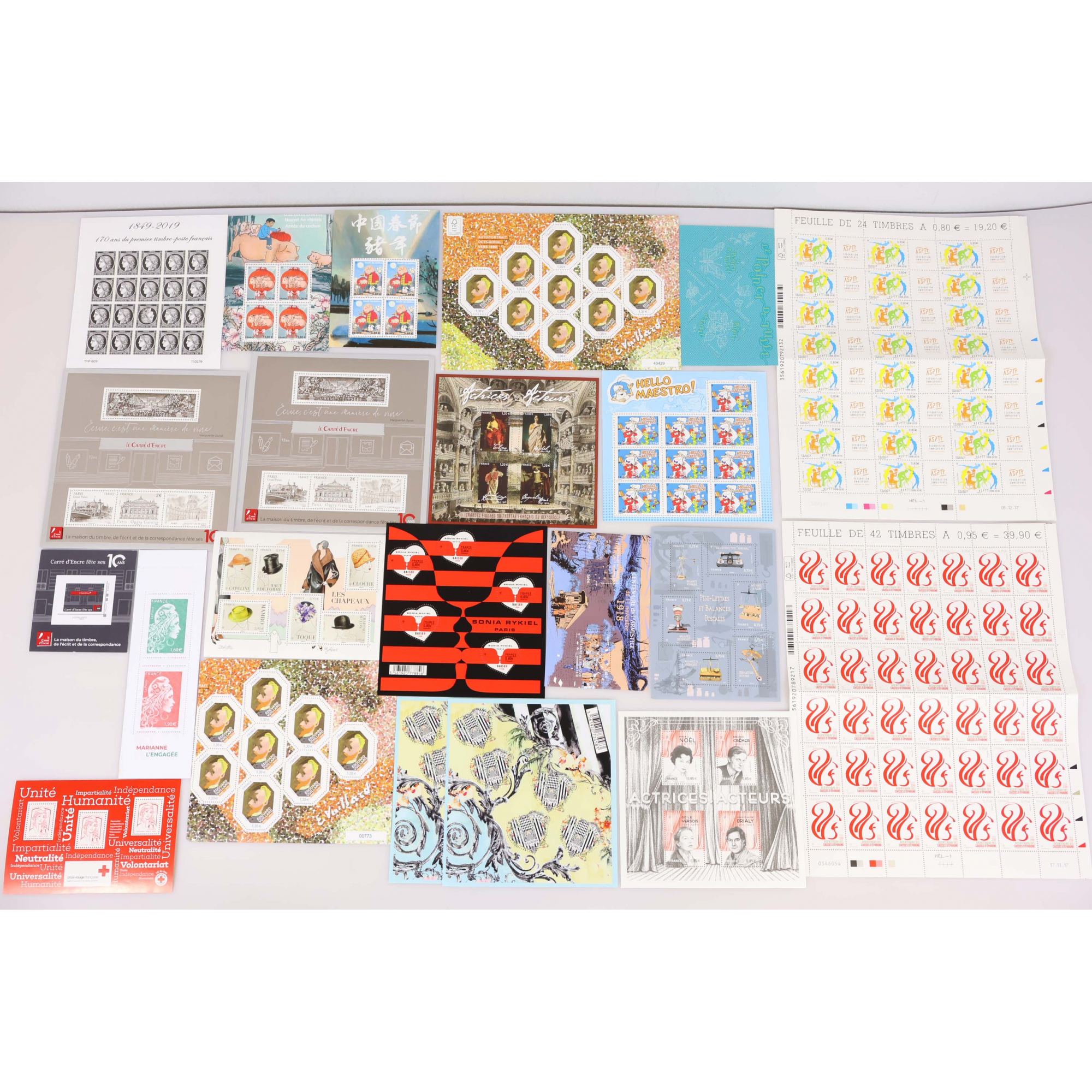 LOT DE TIMBRES/BLOCS DE FRANCE EN EUROS NEUFS** ENTRE 2017-2019 FACIALE 198.31€