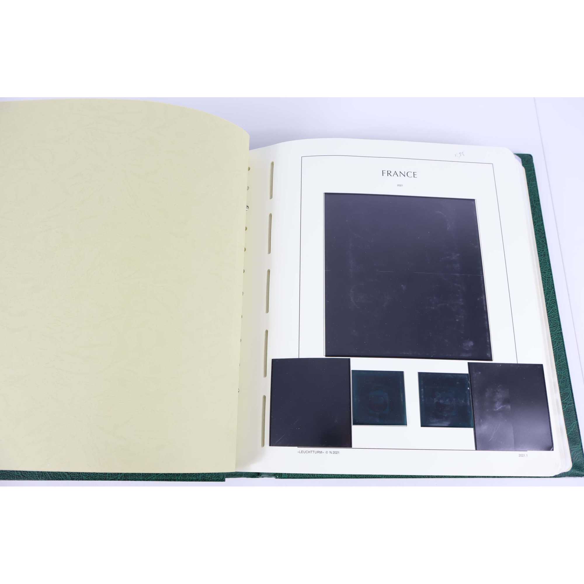 CLASSEUR LEUCHTTURM ANNÉES 2021/2022 MATERIEL HT DE GAMME POUR COLLECTION DE FR