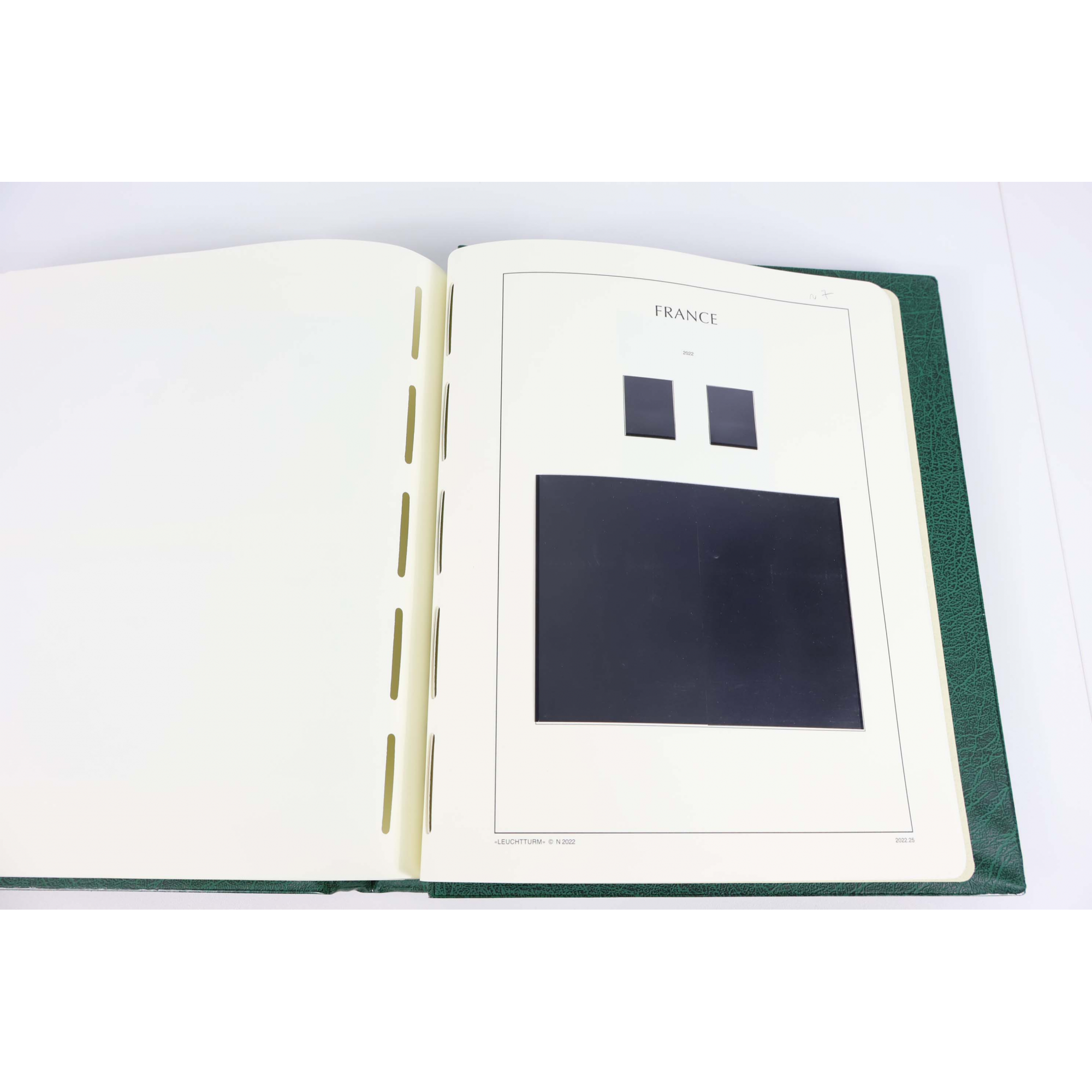 CLASSEUR LEUCHTTURM ANNÉES 2021/2022 MATERIEL HT DE GAMME POUR COLLECTION DE FR