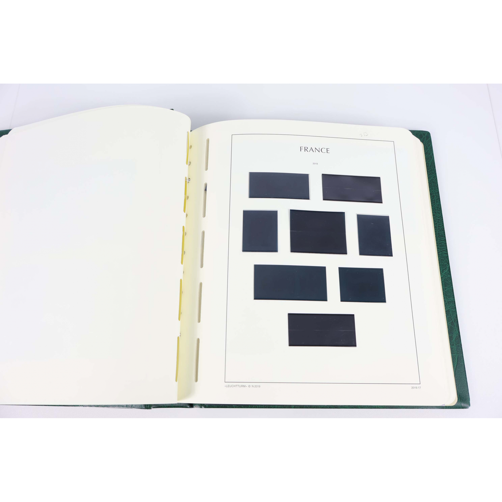 CLASSEUR LEUCHTTURM ANNÉES 2019/2020 MATERIEL HT DE GAMME POUR COLLECTION DE FR