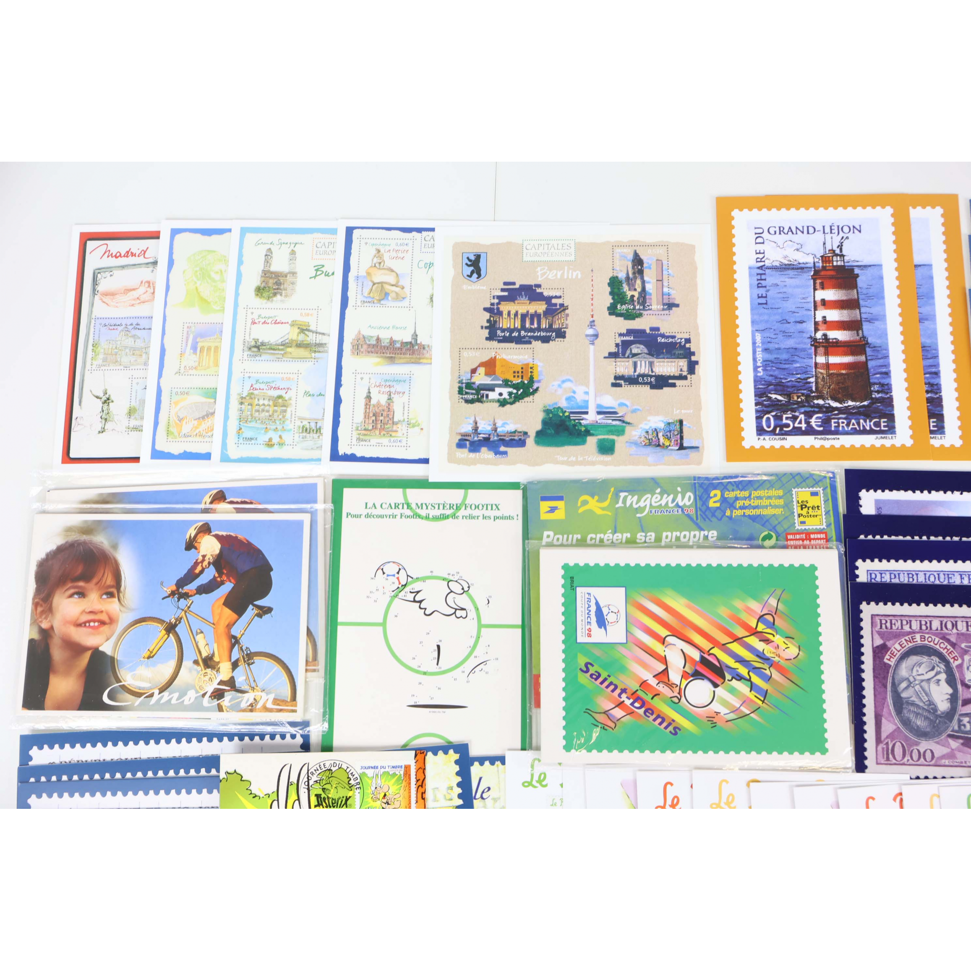 LOT DE 100 CARTES POSTALES PRÉ-AFFRANCHIES POUR LE MONDE, À VALIDITÉ PERMANENTE