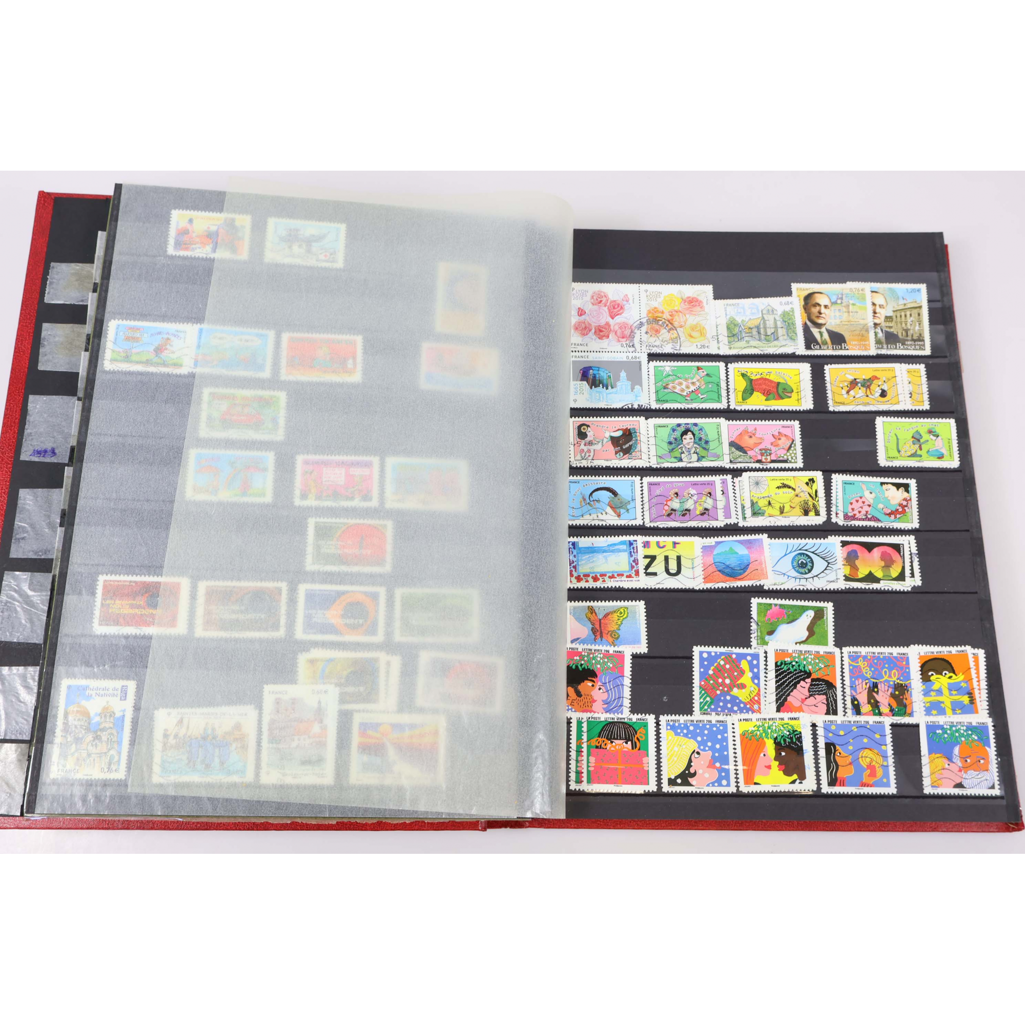 STOCK DE TIMBRES DE FRANCE ENTRE 2015 ET 2019 OBLITÉRÉS DANS UN ALBUM