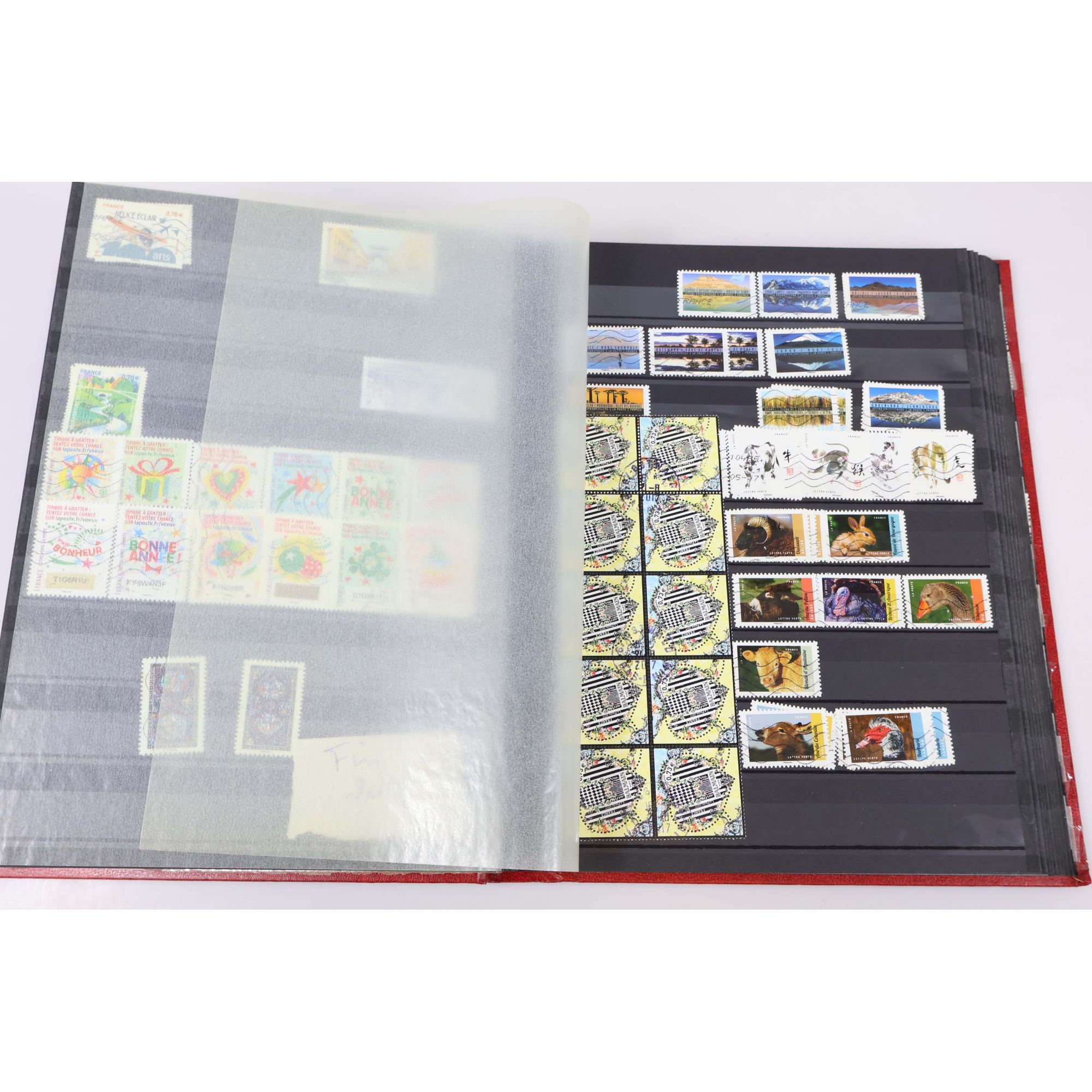 STOCK DE TIMBRES DE FRANCE ENTRE 2015 ET 2019 OBLITÉRÉS DANS UN ALBUM