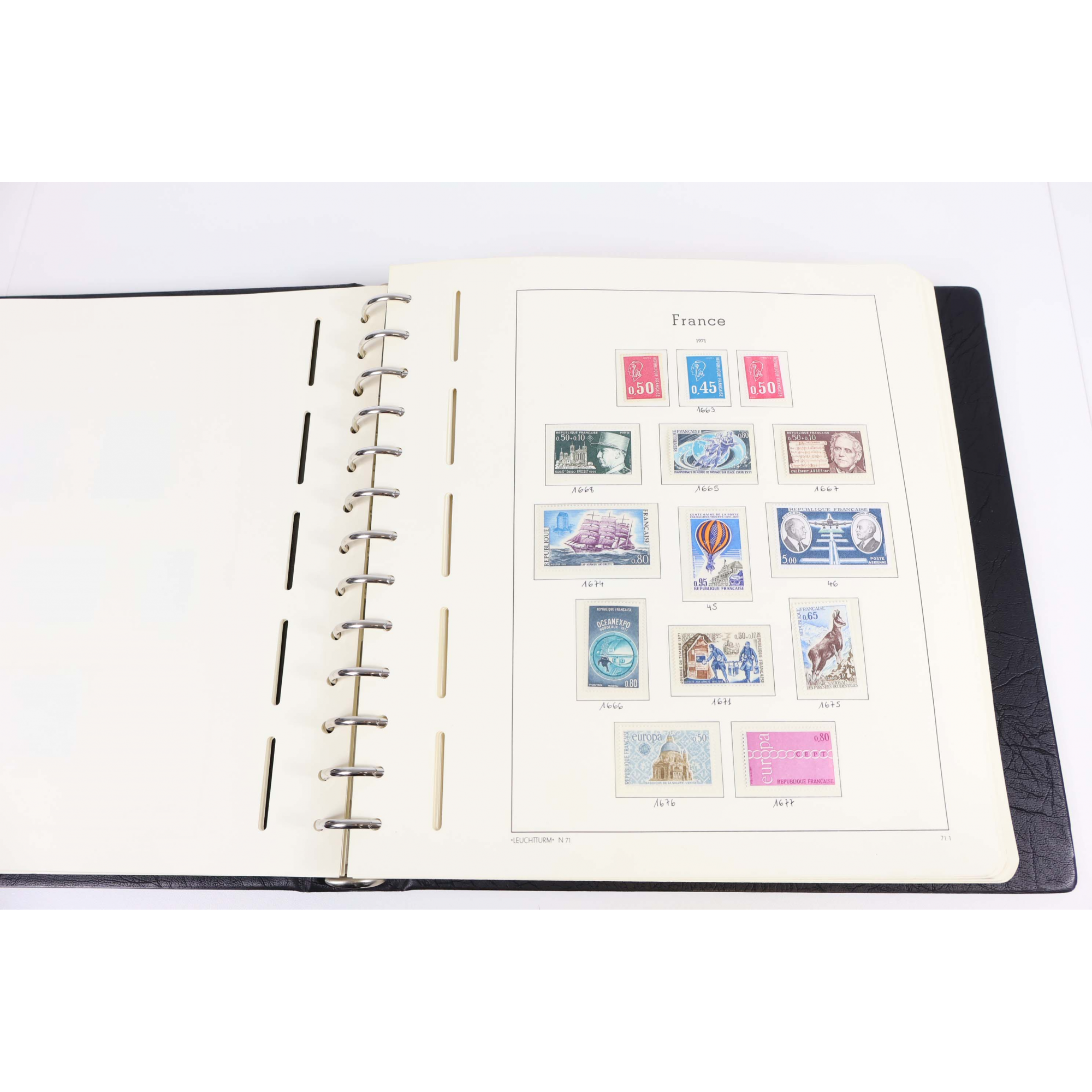 COLLECTION DE TIMBRES DE FRANCE DE 1970 À 1979 NEUFS** DANS UN ALBUM LEUCHTTURM