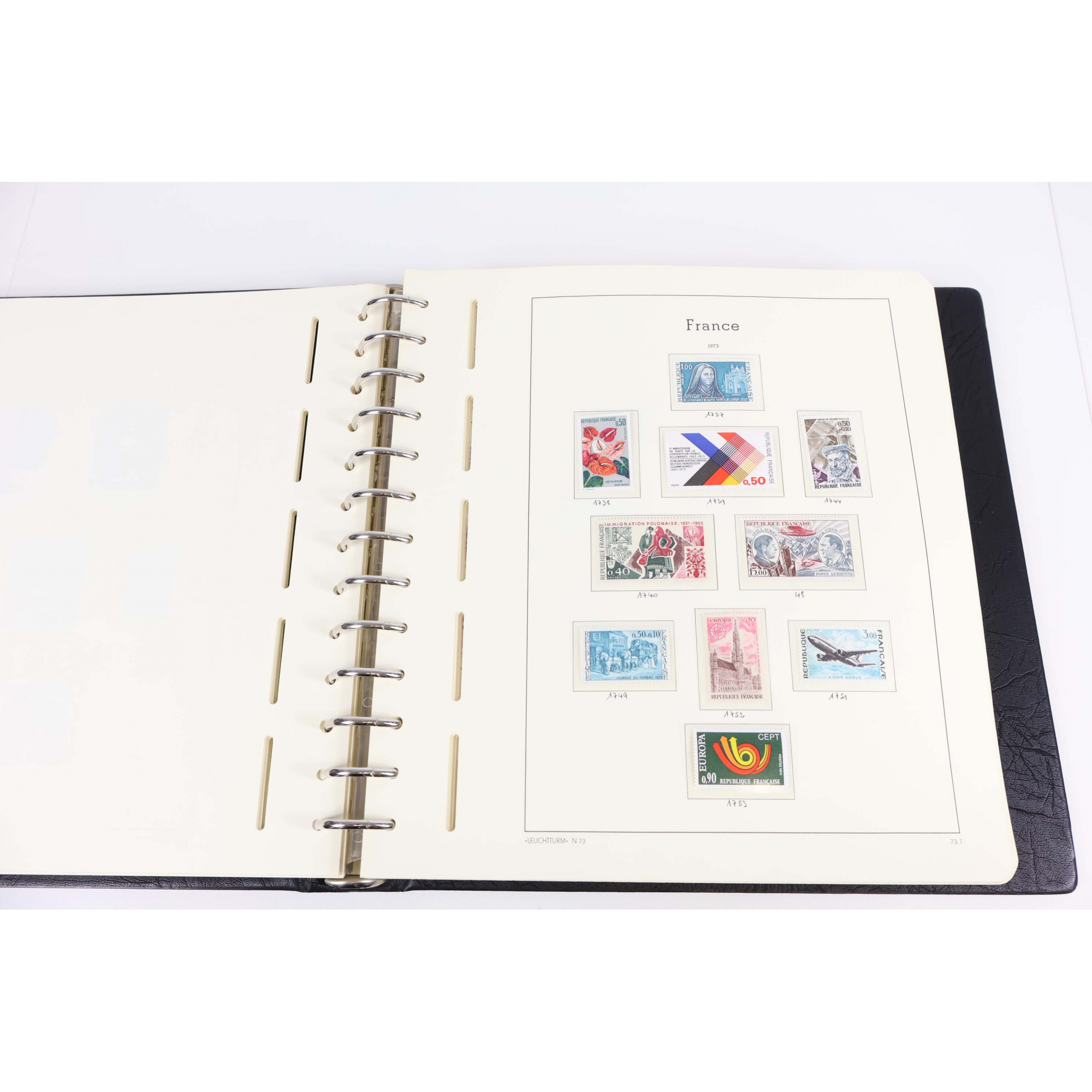 COLLECTION DE TIMBRES DE FRANCE DE 1970 À 1979 NEUFS** DANS UN ALBUM LEUCHTTURM
