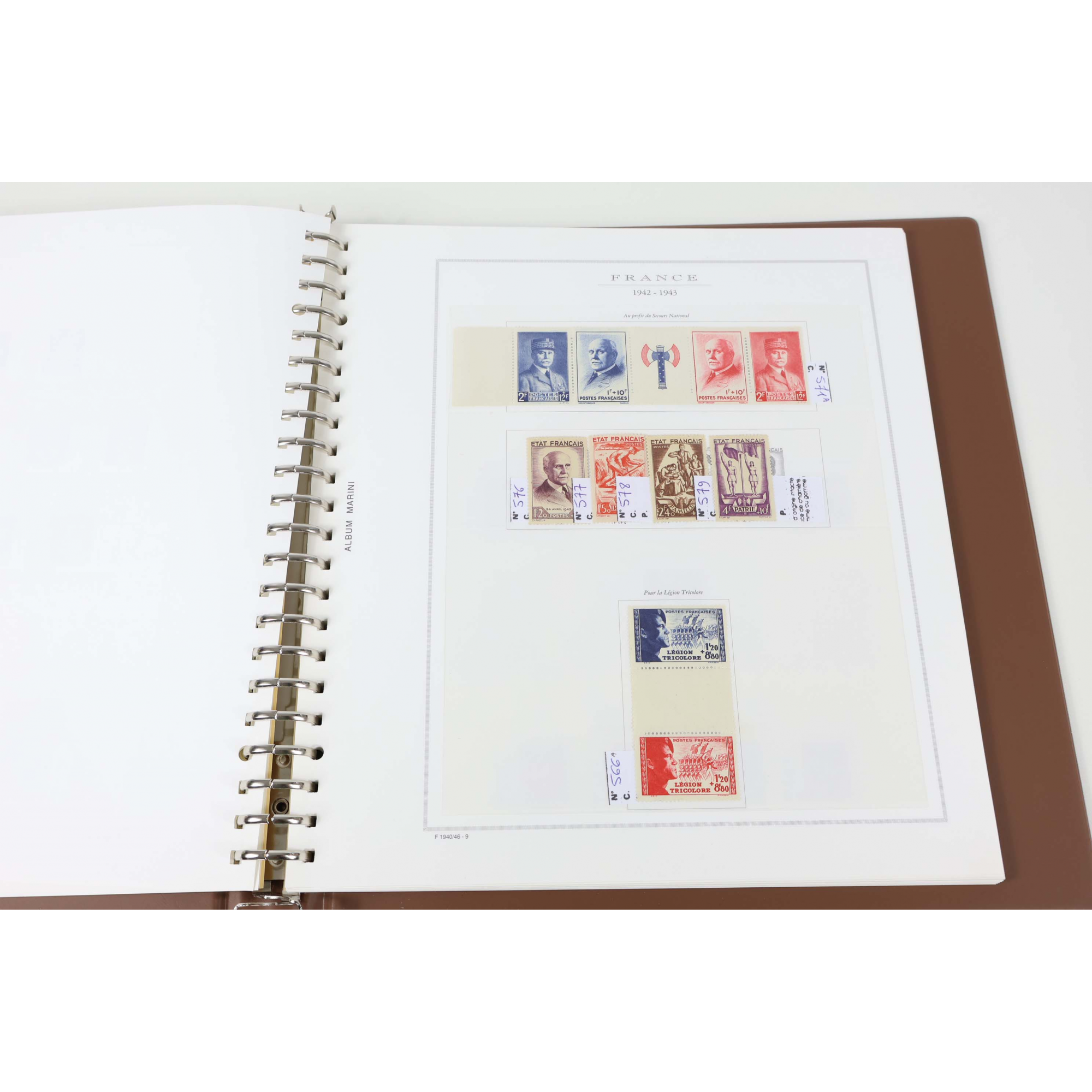 COLLECTION DE FRANCE DE 1941 À 1946 CLASSEUR HAUT DE GAMME MARINI TIMBRES NEUFS