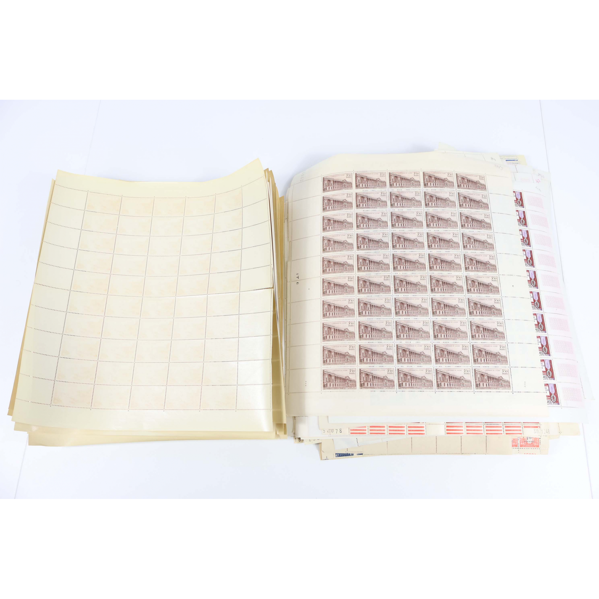 LOT TRÈS IMPORTANT DE FEUILLES COMPLÈTES DE TIMBRES NEUFS ANNÉES 1939 À 1959