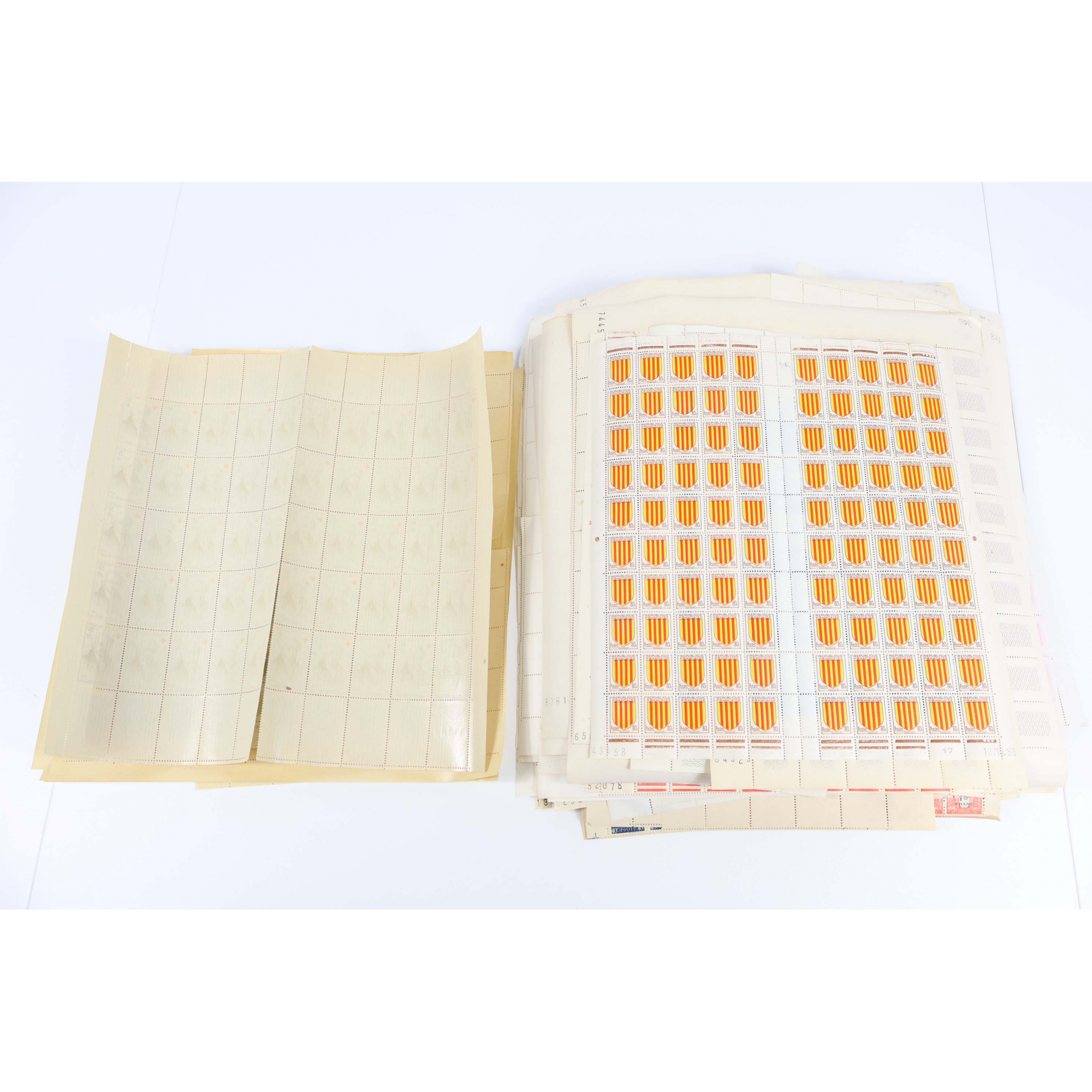 LOT TRÈS IMPORTANT DE FEUILLES COMPLÈTES DE TIMBRES NEUFS ANNÉES 1939 À 1959