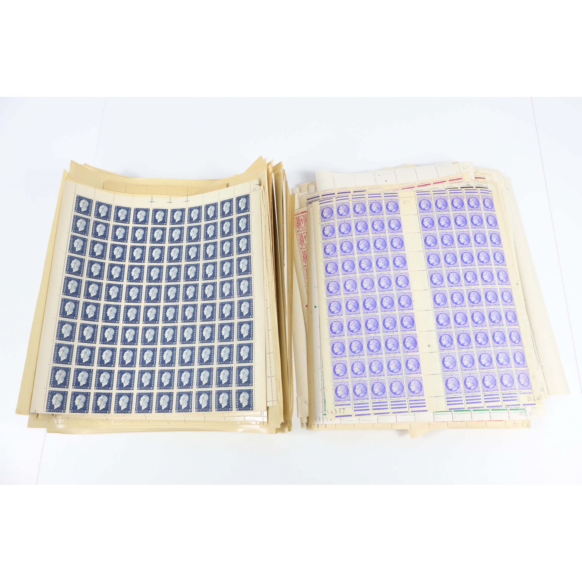 LOT TRÈS IMPORTANT DE FEUILLES COMPLÈTES DE TIMBRES NEUFS ANNÉES 1939 À 1959