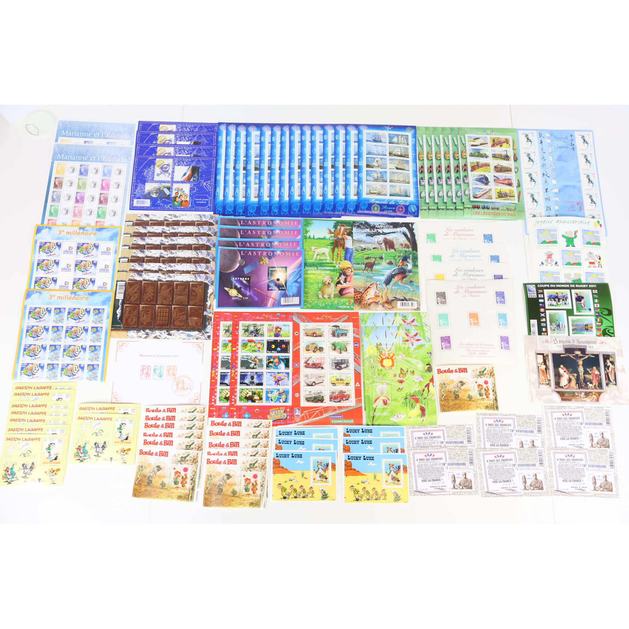 LOT BLOCS FEUILLET TIMBRES EN EUROS AVEC DÉFAUTS POUR AFFRANCHIR, FACIALE 205€