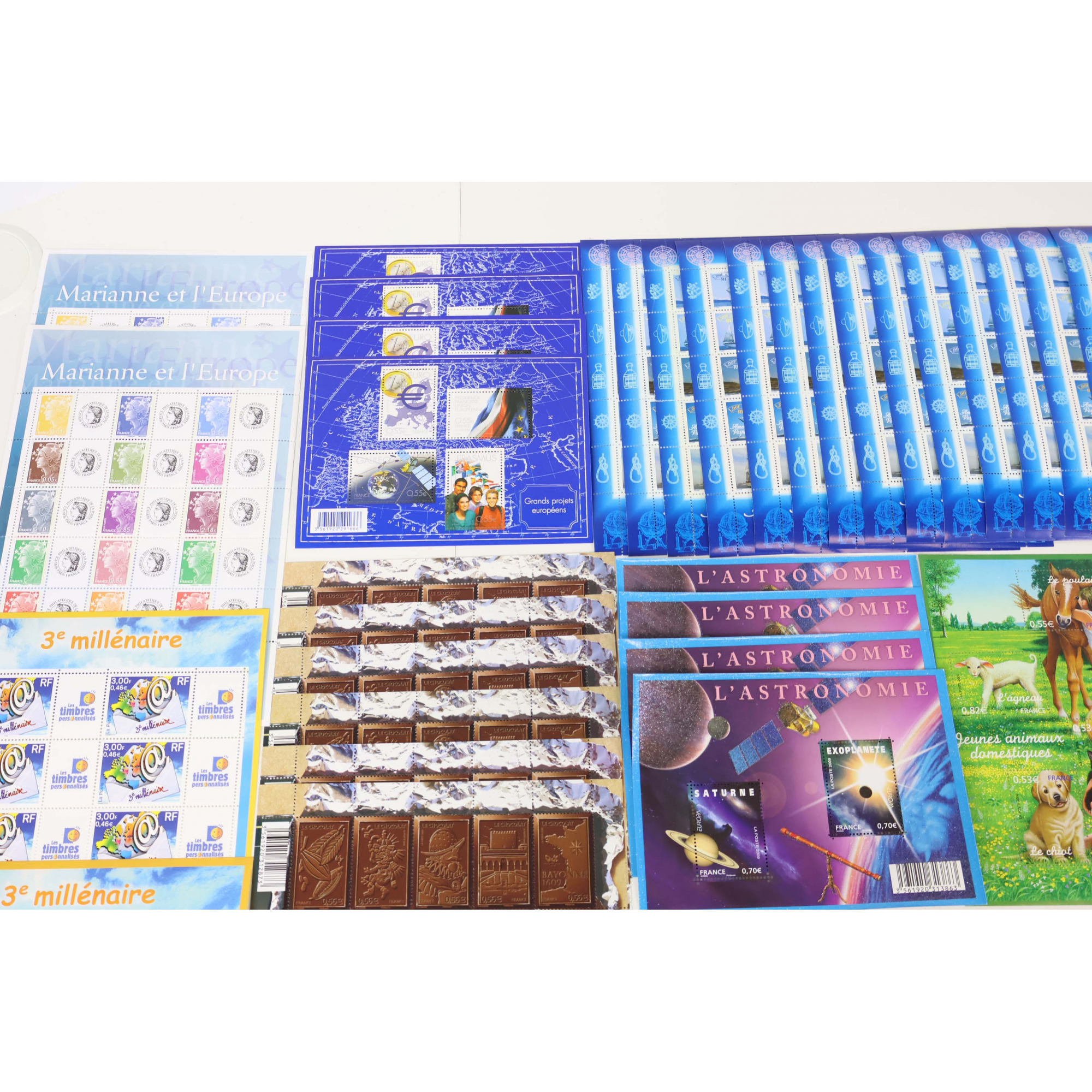 LOT BLOCS FEUILLET TIMBRES EN EUROS AVEC DÉFAUTS POUR AFFRANCHIR, FACIALE 205€
