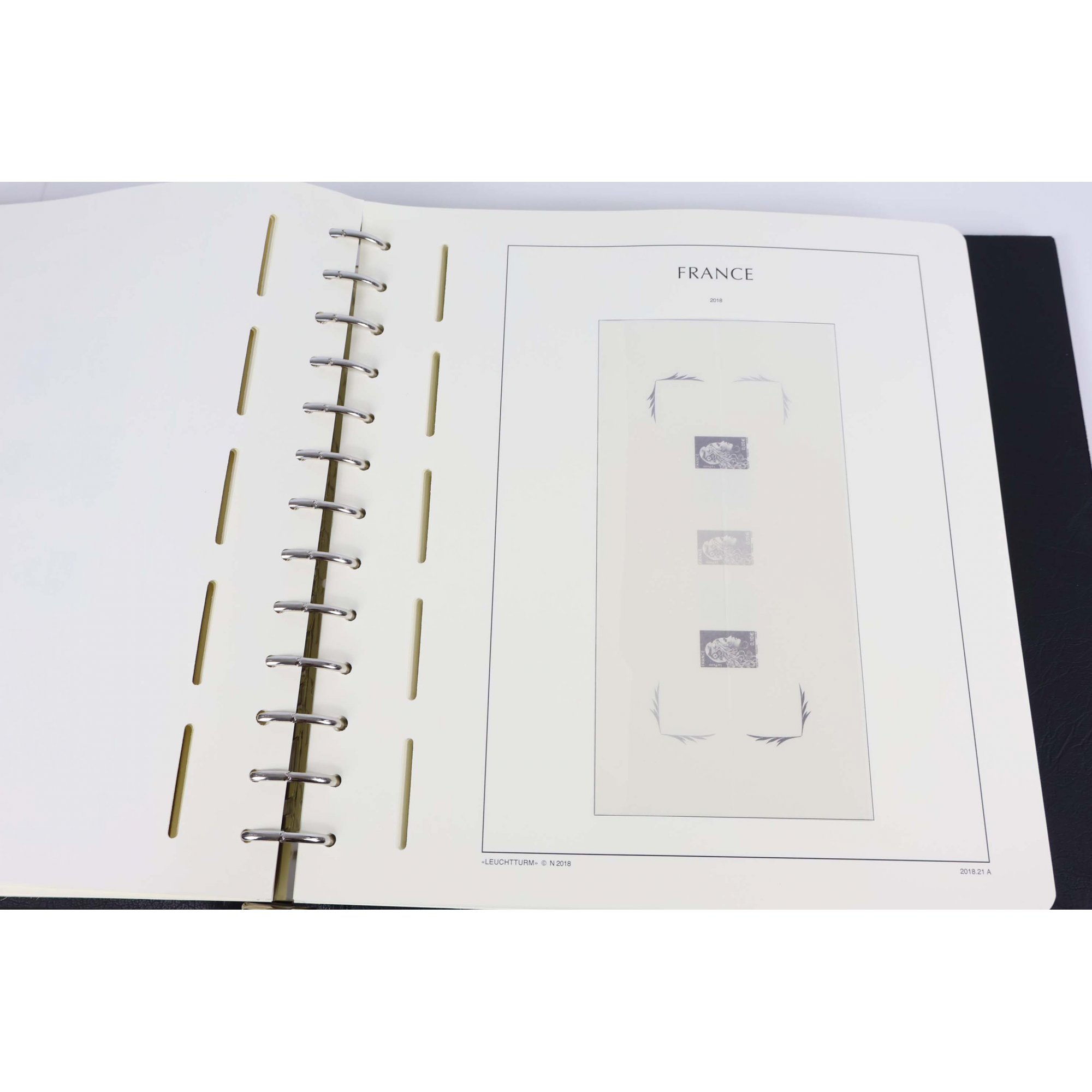 CLASSEUR LEUCHTTURM POUR RANGER LES TIMBRES DE FRANCE DE 2018 À 2020 COMPLET