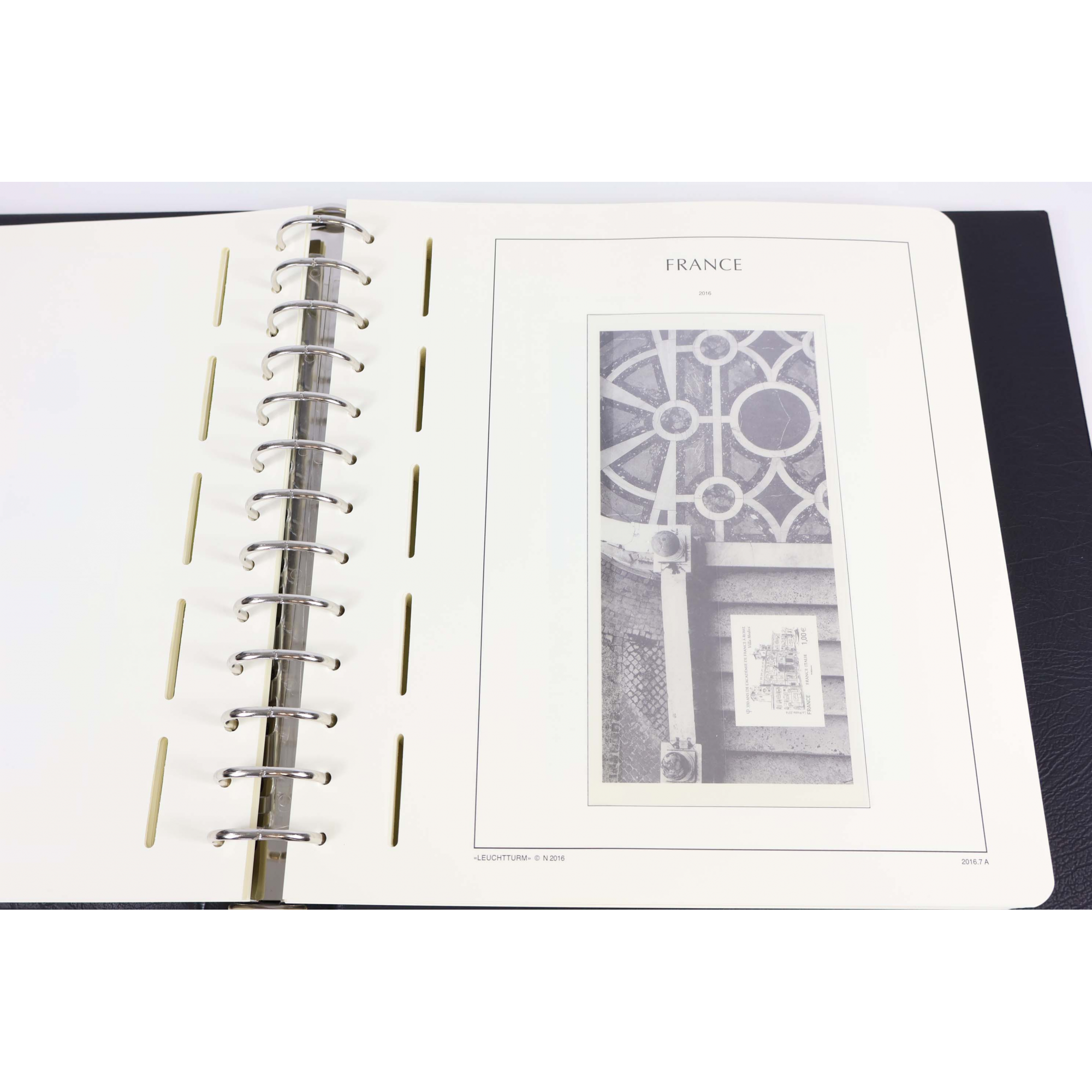 CLASSEUR LEUCHTTURM POUR RANGER LES TIMBRES DE FRANCE DE 2016 ET 2017 COMPLET