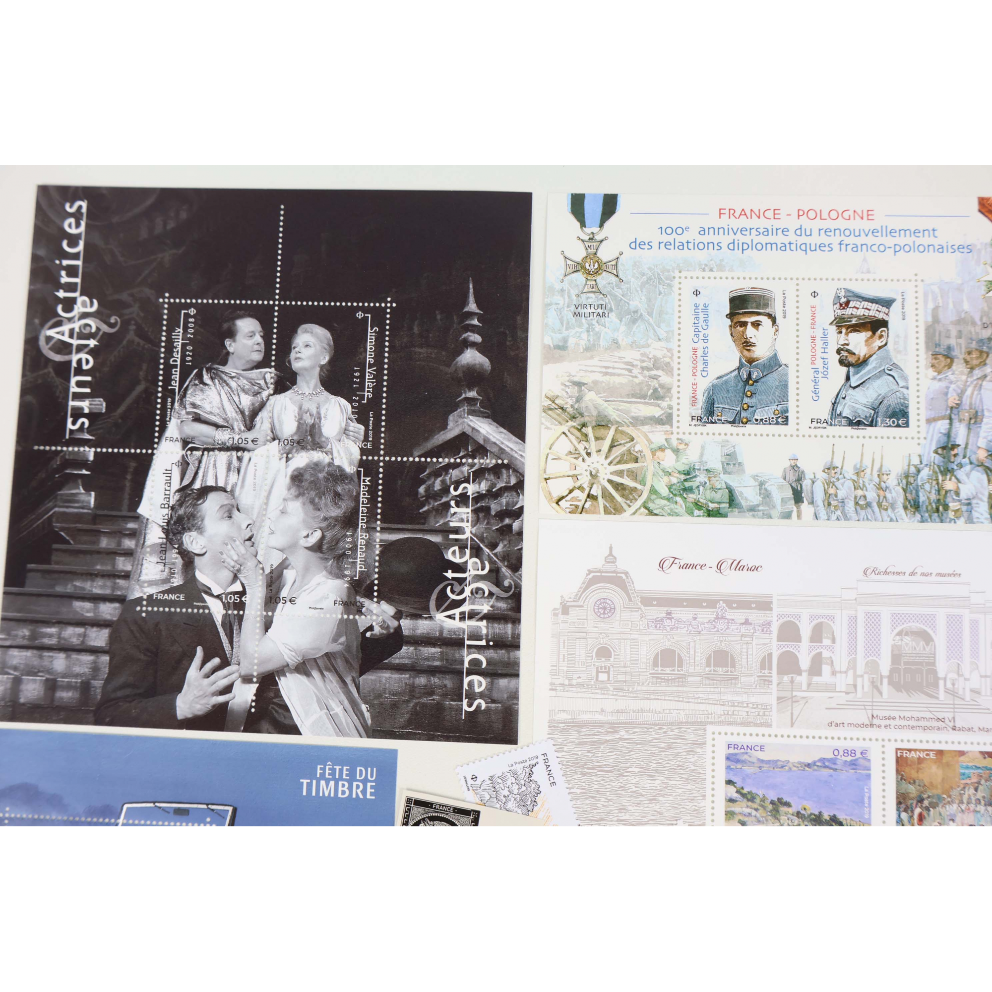 FRANCE LOT DE TIMBRES ET BLOCS-FEUILLET DE 2019 TIMBRES NEUFS** FACIALE 85€