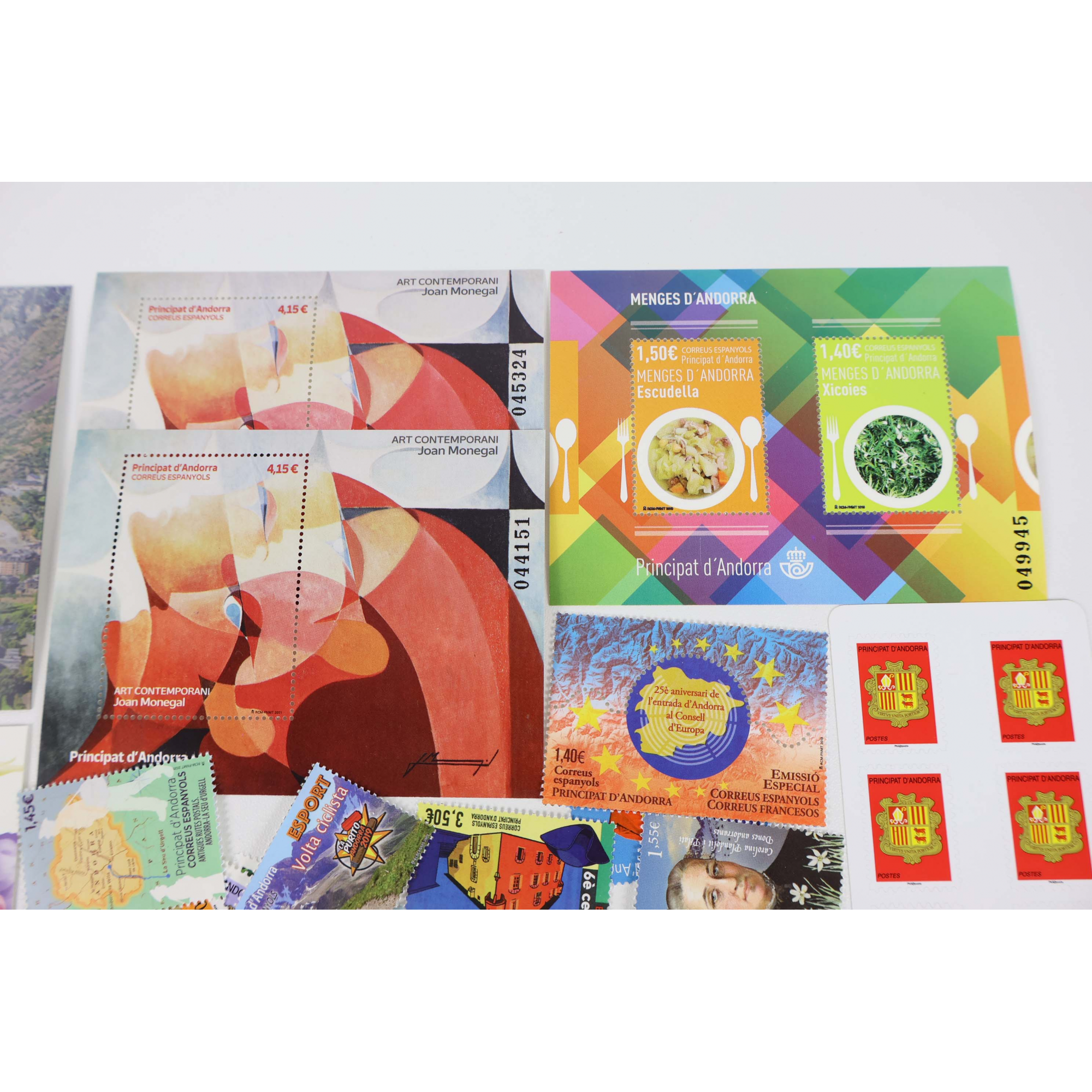 ANDORRE ESPAGNOL LOT DE TIMBRES ET BLOCS-FEUILLETS APRÈS 2020 TIMBRES NEUFS**