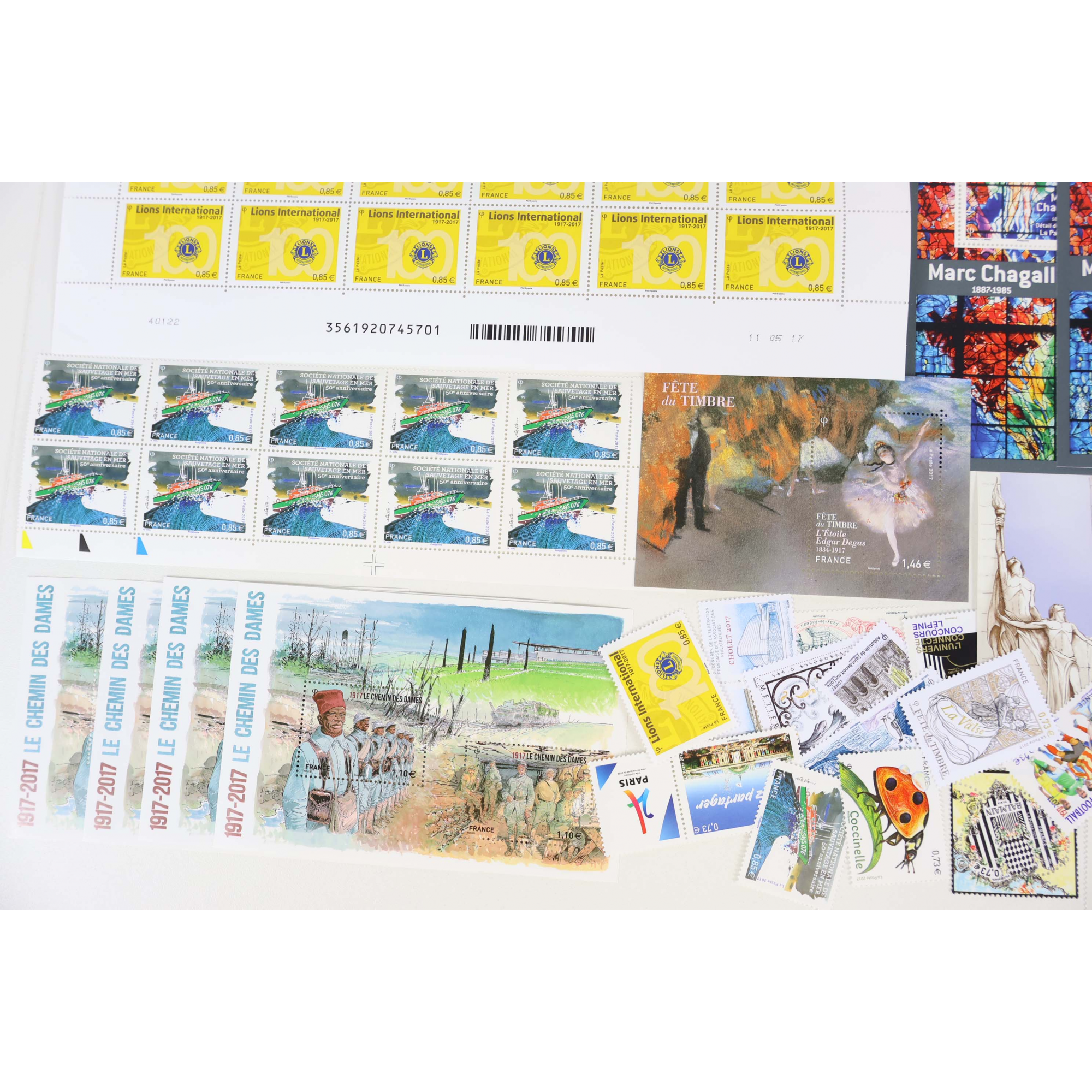 FRANCE LOT DE TIMBRES ET BLOCS-FEUILLET DE 2017 TIMBRES NEUFS** FACIALE 100€