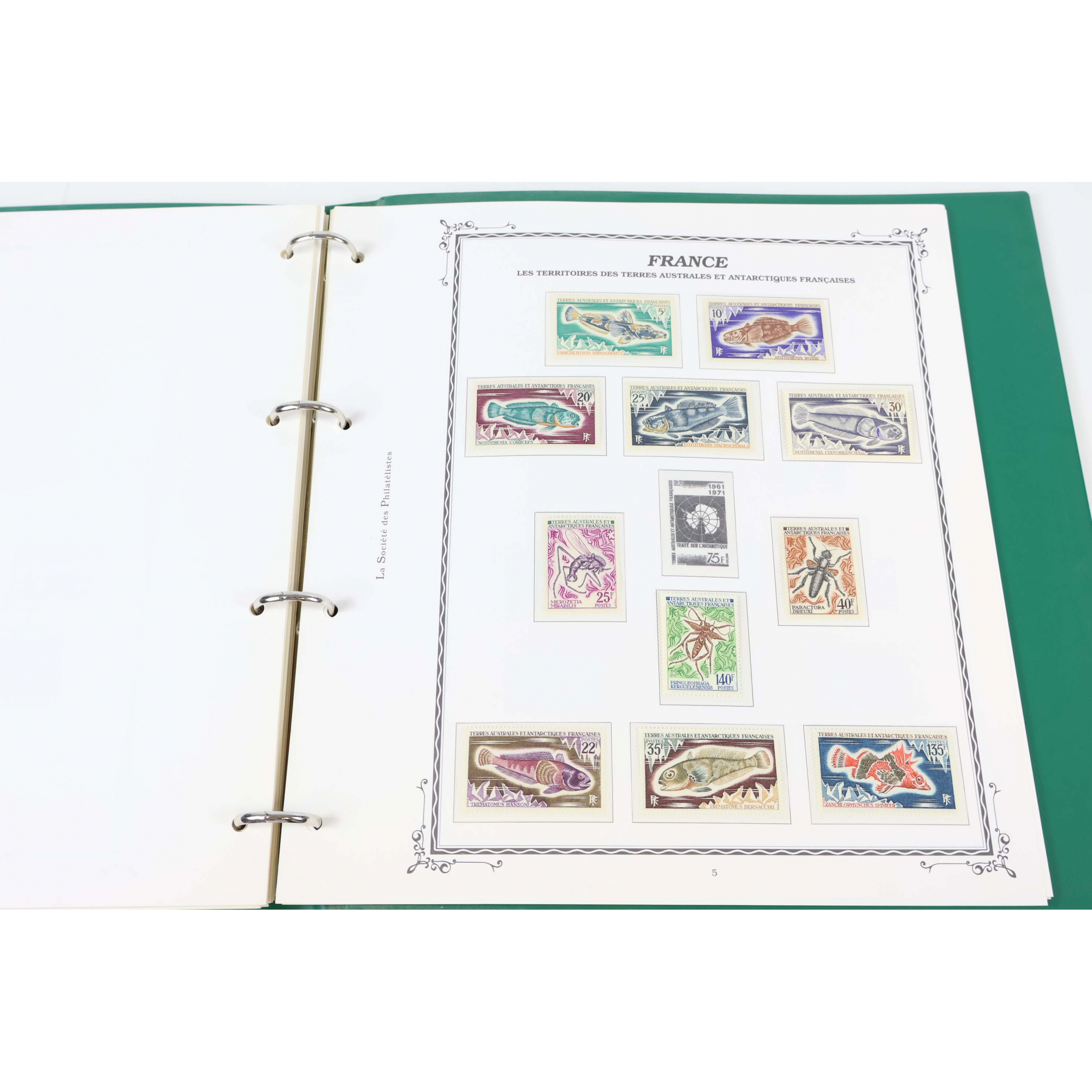 TAAF TIMBRES-POSTE CLASSEUR SOCIÉTÉ DES PHILATÉLISTES AVEC QQUES TIMBRES NEUFS