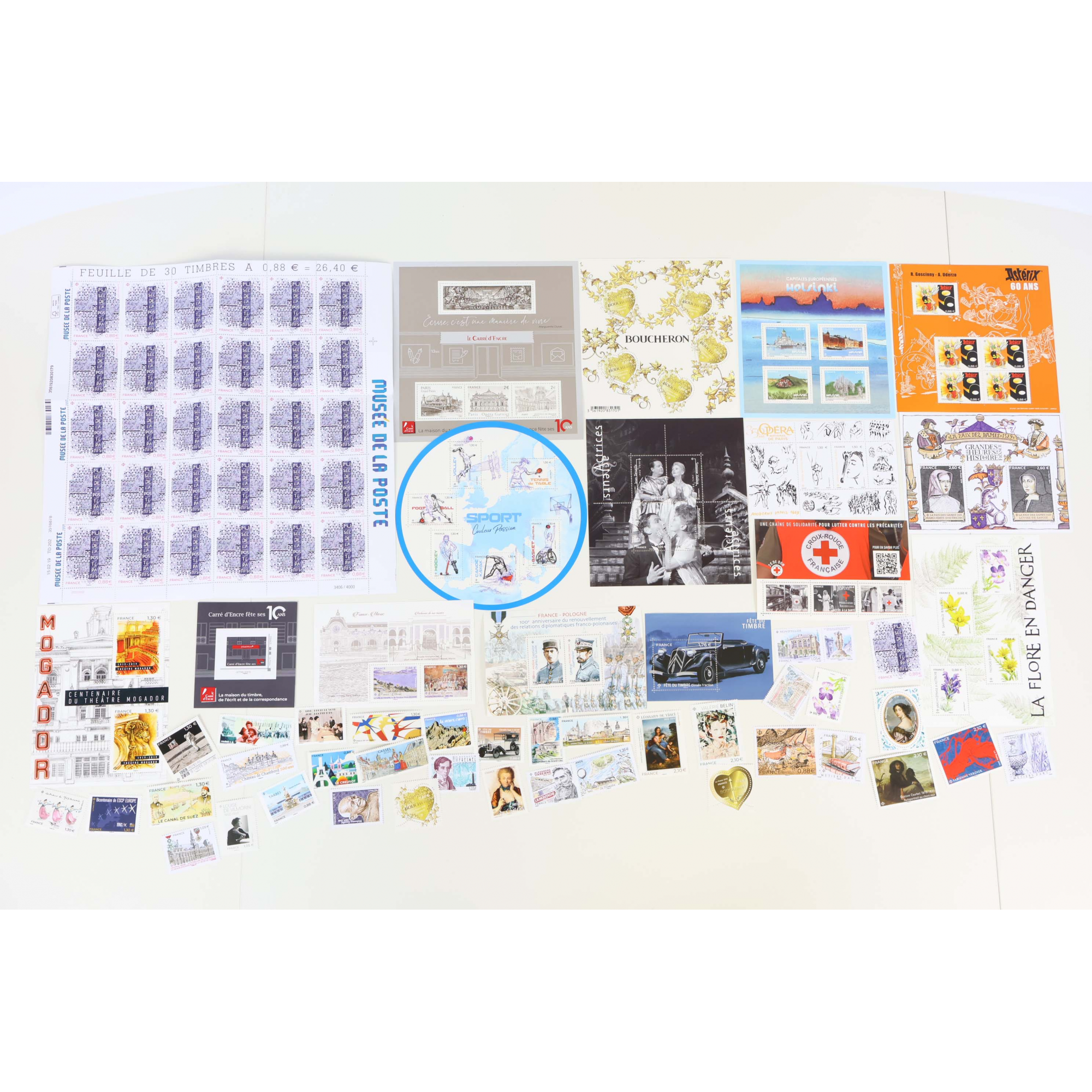 FRANCE COLLECTION DE TIMBRES ET BLOCS-FEUILLET NEUFS** DE 2019 FACIALE 125€