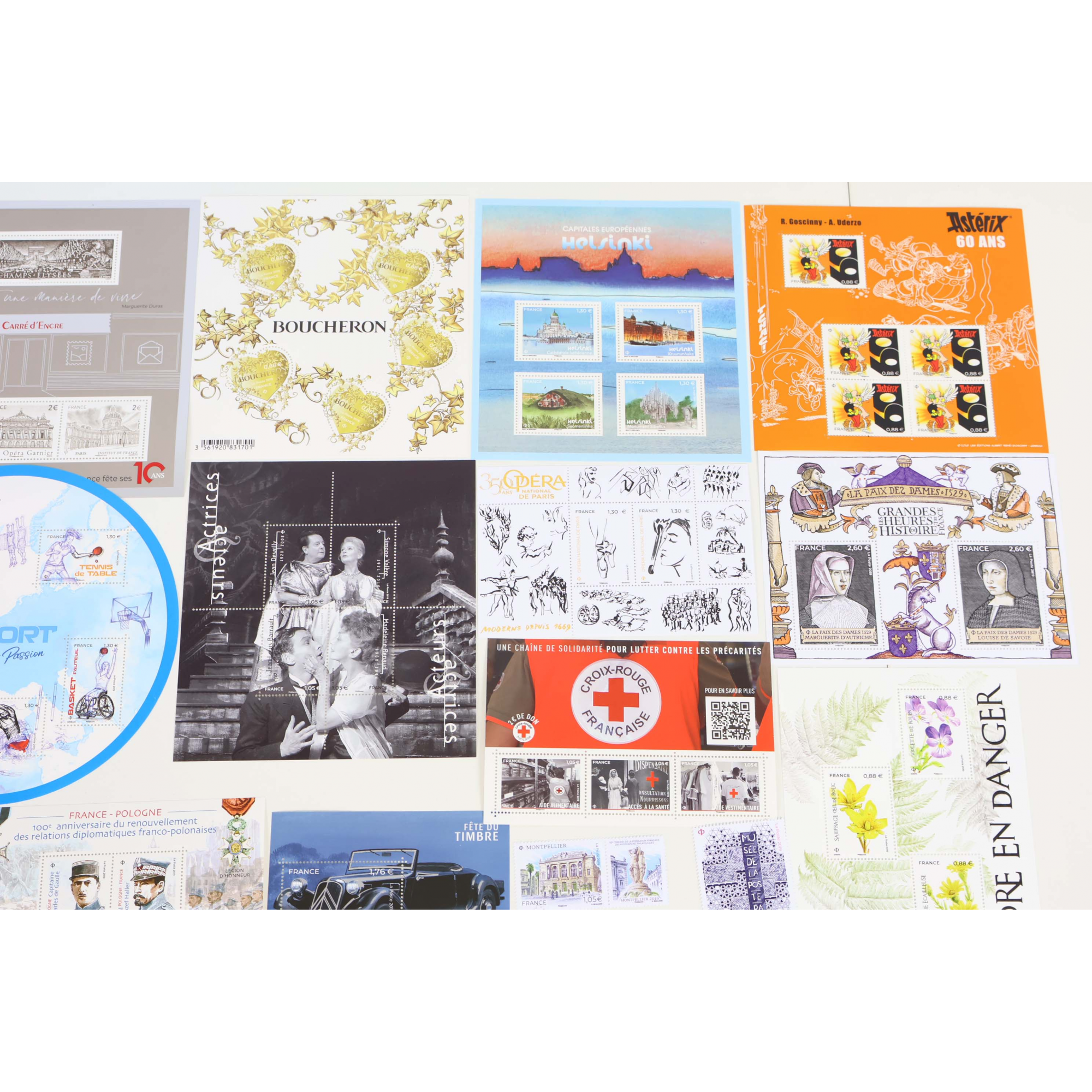 FRANCE COLLECTION DE TIMBRES ET BLOCS-FEUILLET NEUFS** DE 2019 FACIALE 125€