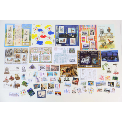 FRANCE COLLECTION DE TIMBRES ET BLOCS-FEUILLET NEUFS** DE 2015 FACIALE 86€